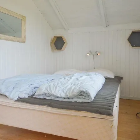 度假居 Four Bedroom Holiday In Skjern 灵克宾