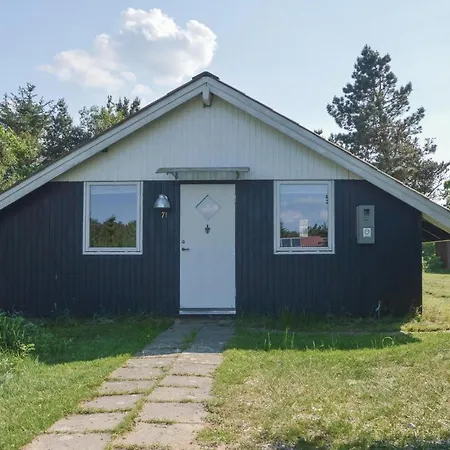 Four Bedroom Holiday In Skjern 度假居 灵克宾